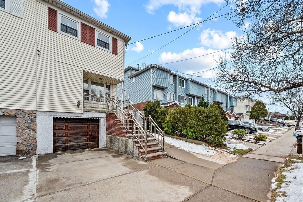 Photo of 350 Hylan Boulevard, Staten Island, NY 10305 (MLS # 498335)