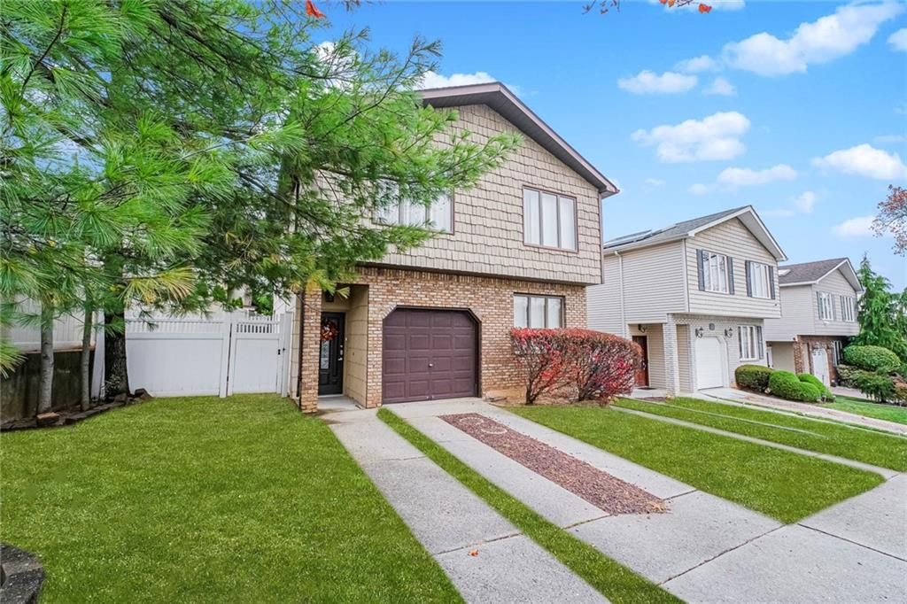 Photo of 33 Boyce Avenue, Staten Island, NY 10306 (MLS # 497598)