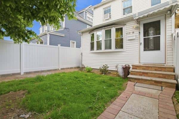 Photo of 10219 213th Street, Queens Village, NY 11429 (MLS # 502129)