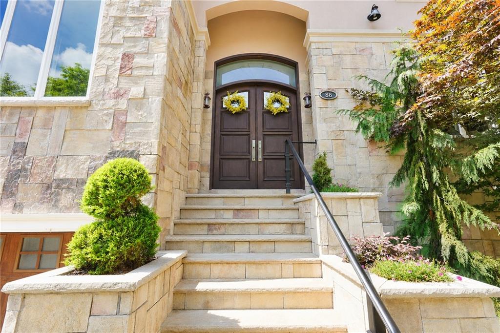 Photo of 86 Pearsall Street, Staten Island, NY 10305 (MLS # 504075)