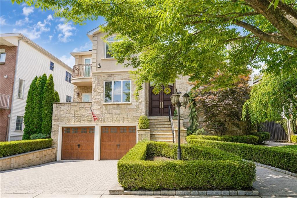 Photo of 86 Pearsall Street, Staten Island, NY 10305 (MLS # 504075)