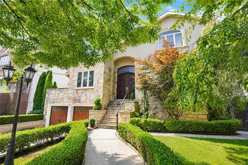 Photo of 86 Pearsall Street, Staten Island, NY 10305 (MLS # 504075)