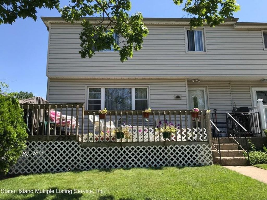 Photo of 523 Willow Road #1, Staten Island, NY 10314 (MLS # 499702)