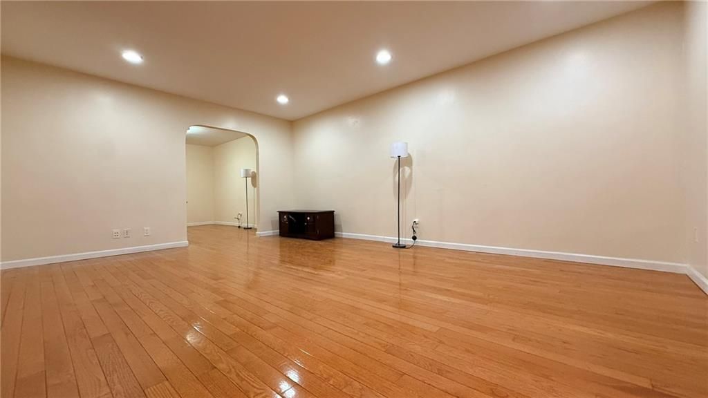 Photo of 14803 61st Road, Queens, NY 11367 (MLS # 500507)