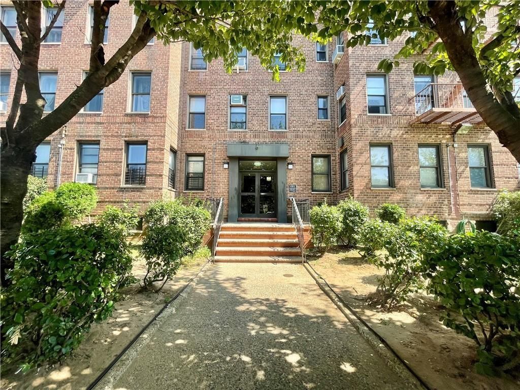 Photo of 1811 Ocean Parkway #6M, Brooklyn, NY 11223 (MLS # 501267)