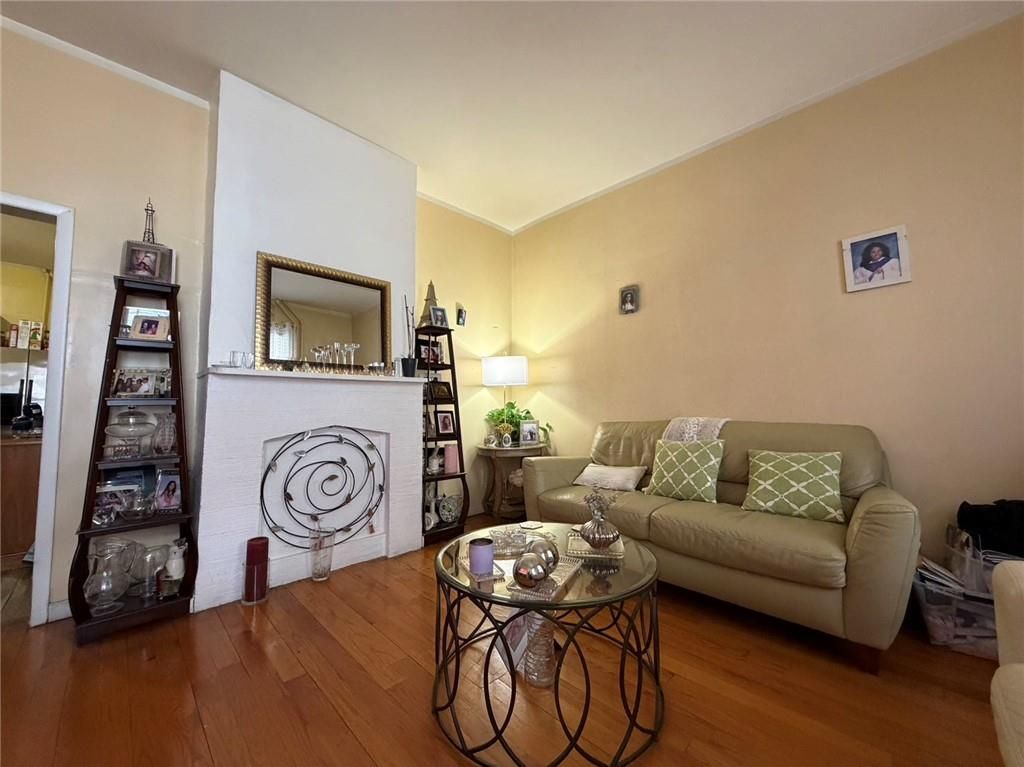 Photo of 256 Westervelt Avenue, Staten Island, NY 10301 (MLS # 500051)