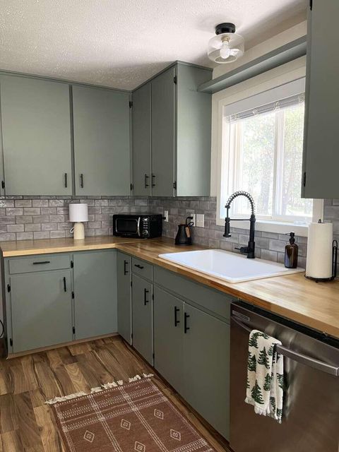 Tiny photo for 52960 Snow Flake Lane, La Pine, OR 97739 (MLS # 220215338)