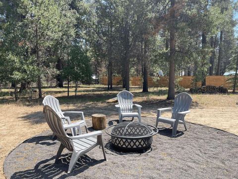 Tiny photo for 52960 Snow Flake Lane, La Pine, OR 97739 (MLS # 220215338)