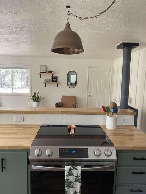 Tiny photo for 52960 Snow Flake Lane, La Pine, OR 97739 (MLS # 220215338)