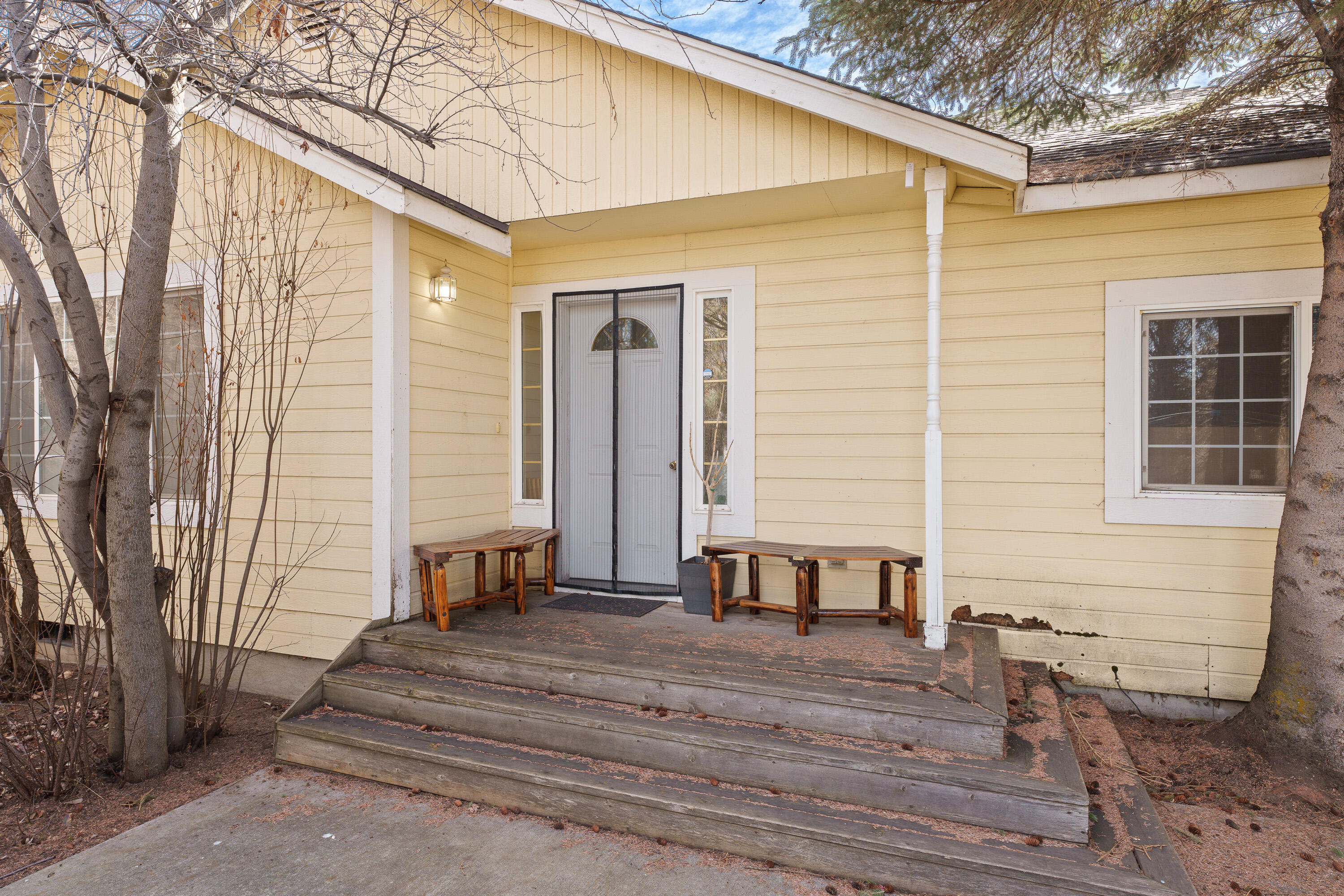 1052 NE Francis Court