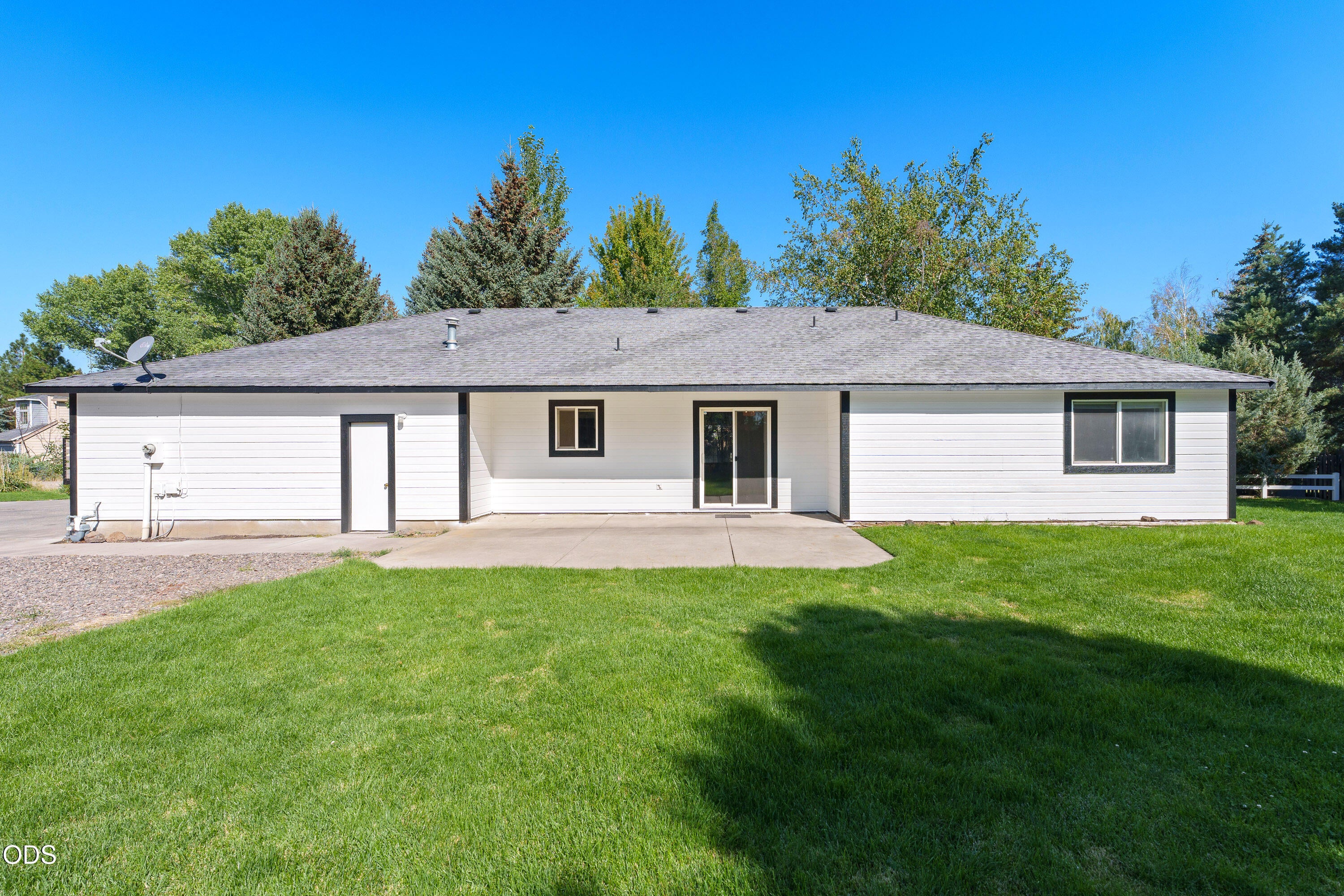 1052 NE Francis Court