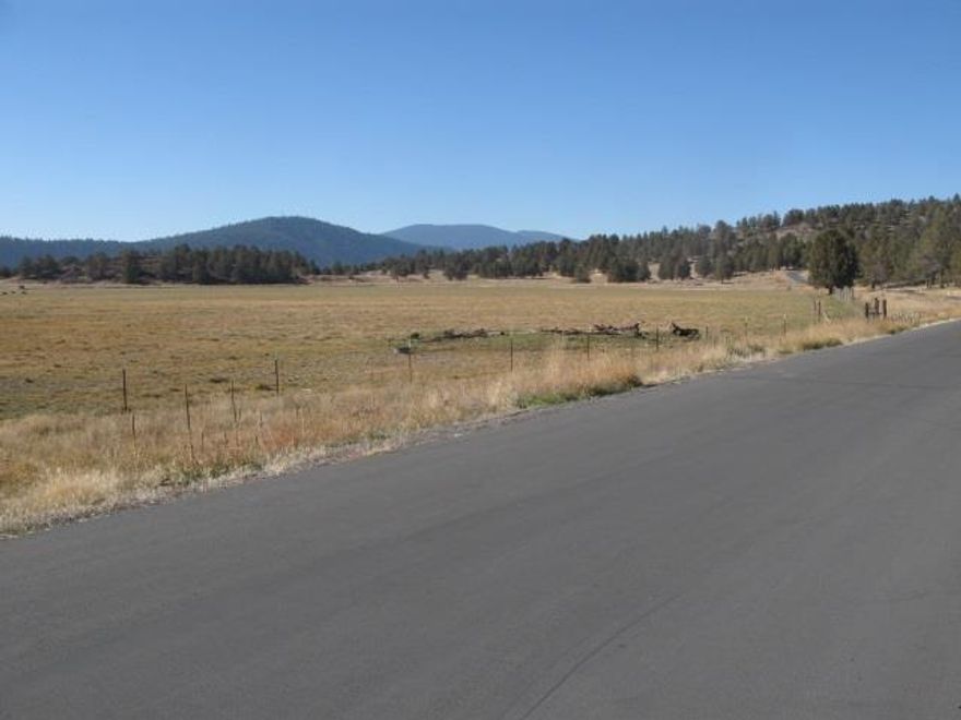 Enjoy all the amenities the Running Y Resort has to offer, and build your dream home on the view home site with all the utilities already in on each site at the Running Y Resort. Views of the valley, mountains, ranch and farm lands. 180 degree views from this site.