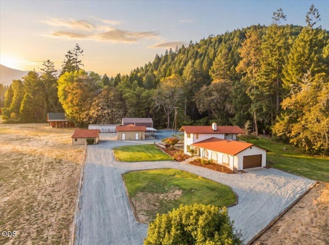 Photo of 4881 Fish Hatchery Road, Grants Pass, OR 97527 (MLS # 220229166)