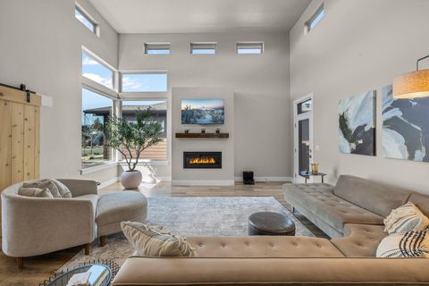 390 E Diamond Peak Avenue Sisters OR 97759