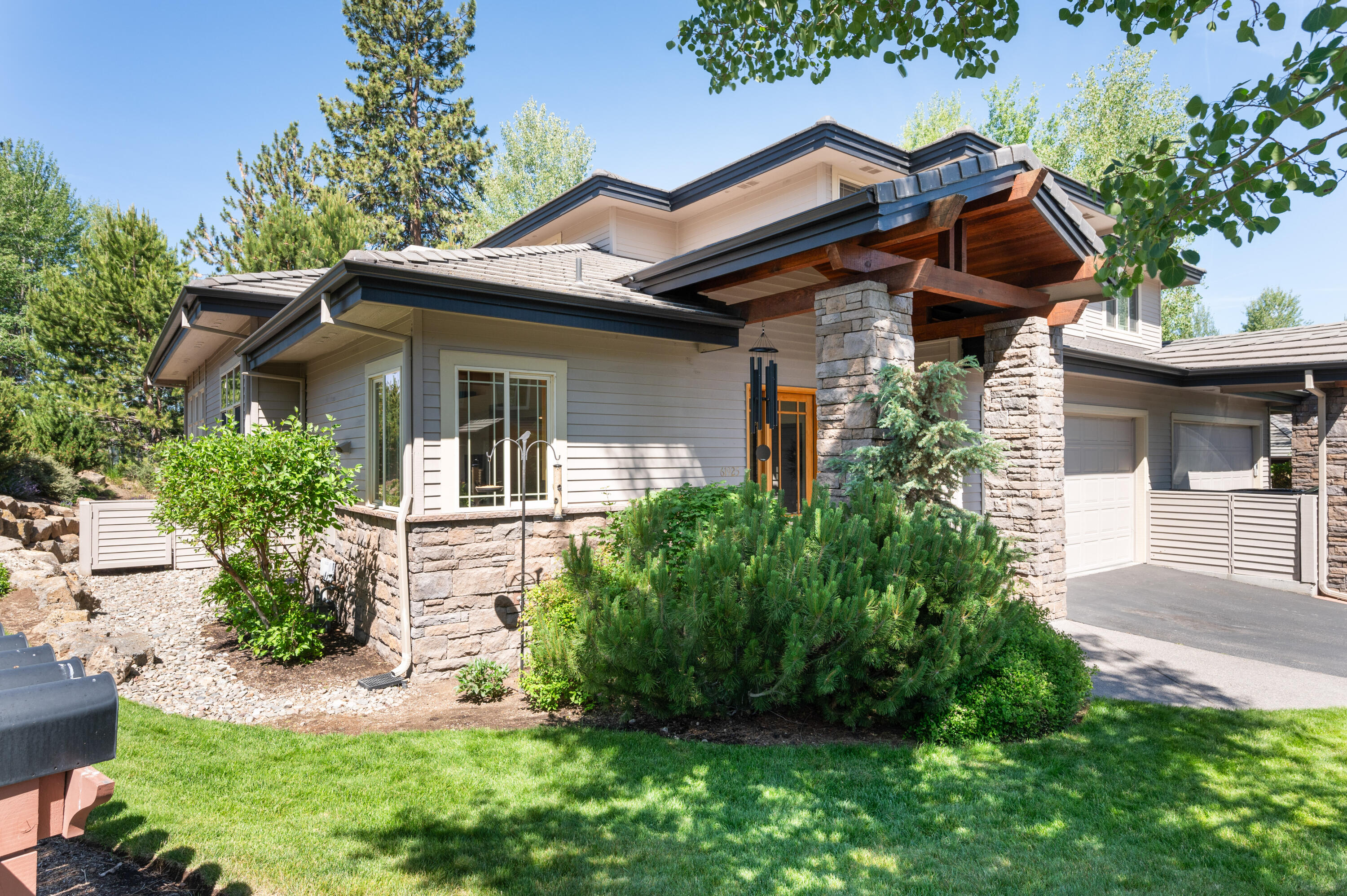 Broken Top - Residential