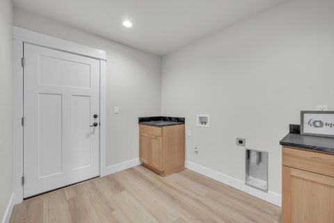 Tiny photo for 51779 Morning Pine Drive #134, La Pine, OR 97739 (MLS # 220195955)