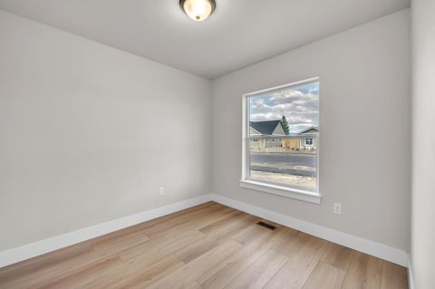 Tiny photo for 51779 Morning Pine Drive #134, La Pine, OR 97739 (MLS # 220195955)