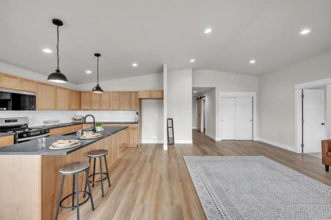 Tiny photo for 51779 Morning Pine Drive #134, La Pine, OR 97739 (MLS # 220195955)