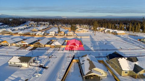 Tiny photo for 51779 Morning Pine Drive #134, La Pine, OR 97739 (MLS # 220195955)