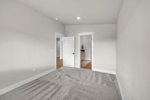 Tiny photo for 51779 Morning Pine Drive #134, La Pine, OR 97739 (MLS # 220195955)