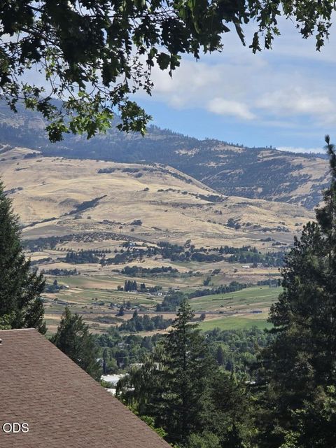 Tiny photo for 590 Taylor Street, Ashland, OR 97520 (MLS # 220223937)