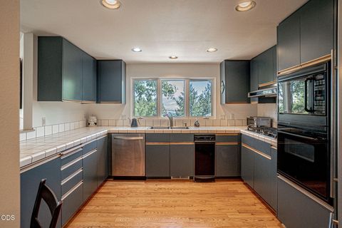 Tiny photo for 590 Taylor Street, Ashland, OR 97520 (MLS # 220223937)