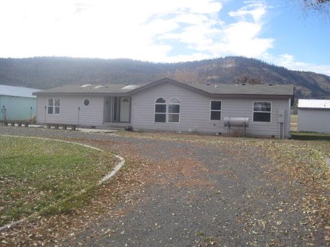 Tiny photo for 20954 S Poe Valley Road, Klamath Falls, OR 97603 (MLS # 220207149)