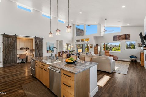 Tiny photo for 471 E Diamond Peak Avenue, Sisters, OR 97759 (MLS # 220223209)