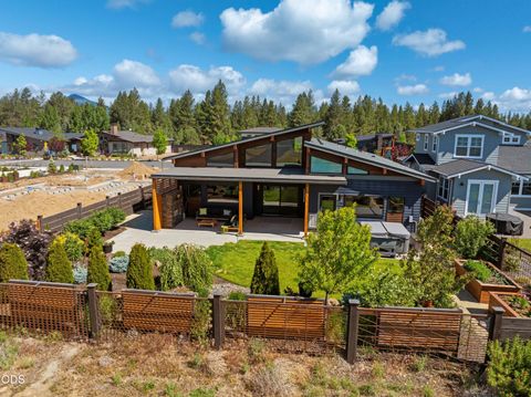 Tiny photo for 471 E Diamond Peak Avenue, Sisters, OR 97759 (MLS # 220223209)