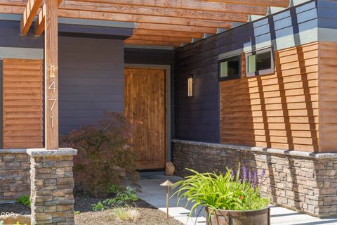 Tiny photo for 471 E Diamond Peak Avenue, Sisters, OR 97759 (MLS # 220223209)