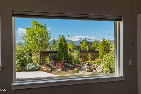 Tiny photo for 471 E Diamond Peak Avenue, Sisters, OR 97759 (MLS # 220223209)
