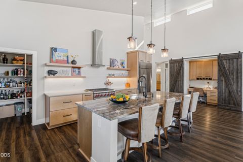 Tiny photo for 471 E Diamond Peak Avenue, Sisters, OR 97759 (MLS # 220223209)