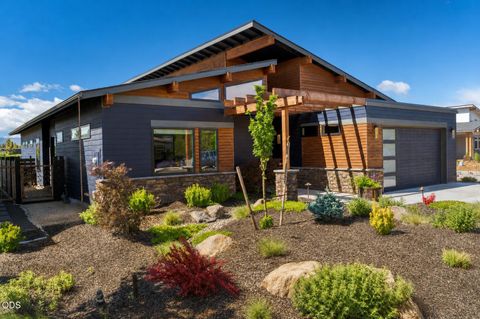Tiny photo for 471 E Diamond Peak Avenue, Sisters, OR 97759 (MLS # 220223209)