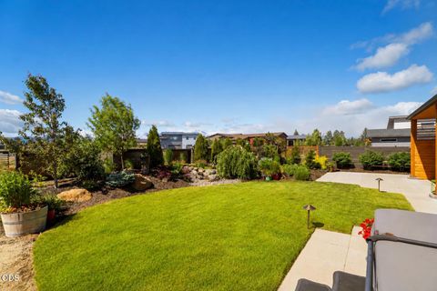 Tiny photo for 471 E Diamond Peak Avenue, Sisters, OR 97759 (MLS # 220223209)