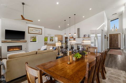 Tiny photo for 471 E Diamond Peak Avenue, Sisters, OR 97759 (MLS # 220223209)