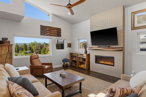 Tiny photo for 471 E Diamond Peak Avenue, Sisters, OR 97759 (MLS # 220223209)