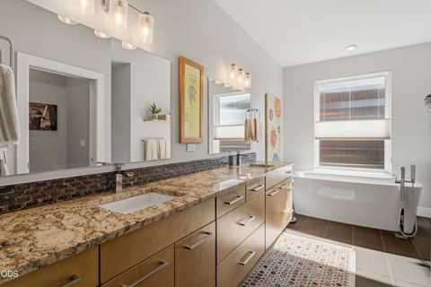 Tiny photo for 471 E Diamond Peak Avenue, Sisters, OR 97759 (MLS # 220223209)