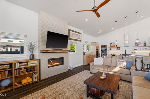 Tiny photo for 471 E Diamond Peak Avenue, Sisters, OR 97759 (MLS # 220223209)