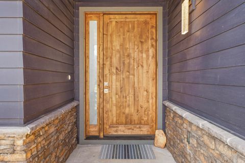 Tiny photo for 471 E Diamond Peak Avenue, Sisters, OR 97759 (MLS # 220223209)