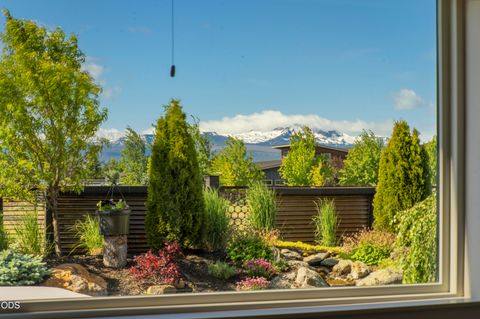 Tiny photo for 471 E Diamond Peak Avenue, Sisters, OR 97759 (MLS # 220223209)