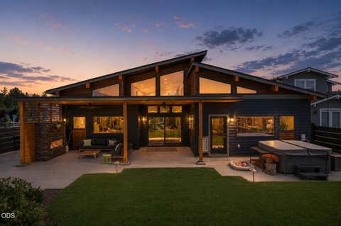 Tiny photo for 471 E Diamond Peak Avenue, Sisters, OR 97759 (MLS # 220223209)