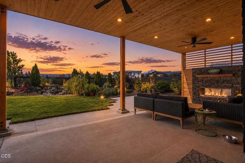 Tiny photo for 471 E Diamond Peak Avenue, Sisters, OR 97759 (MLS # 220223209)