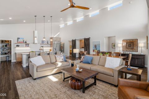 Tiny photo for 471 E Diamond Peak Avenue, Sisters, OR 97759 (MLS # 220223209)