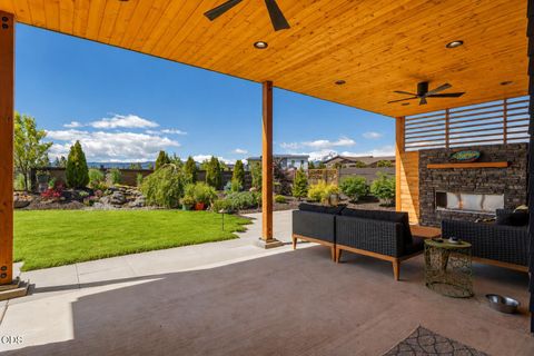 Tiny photo for 471 E Diamond Peak Avenue, Sisters, OR 97759 (MLS # 220223209)