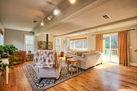 Tiny photo for 5355 Coleman Creek Road, Medford, OR 97501 (MLS # 220217158)