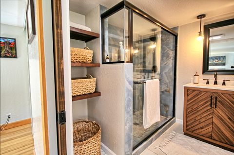 Tiny photo for 5355 Coleman Creek Road, Medford, OR 97501 (MLS # 220217158)