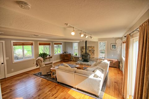 Tiny photo for 5355 Coleman Creek Road, Medford, OR 97501 (MLS # 220217158)