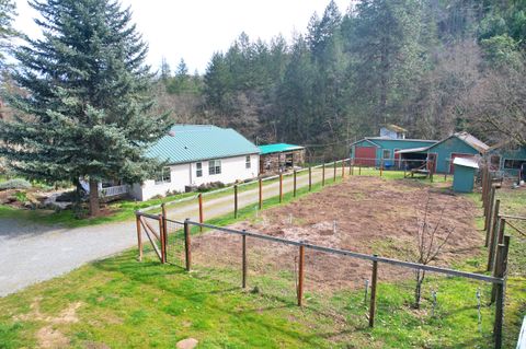 Tiny photo for 5355 Coleman Creek Road, Medford, OR 97501 (MLS # 220217158)