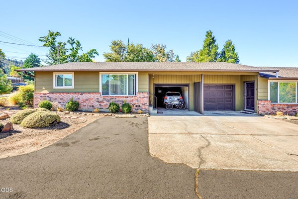 268 W HERSEY ST, ASHLAND, OR 97520 - Image 007744c8c6e6aff1950bd275d5aed6d5/2099897132