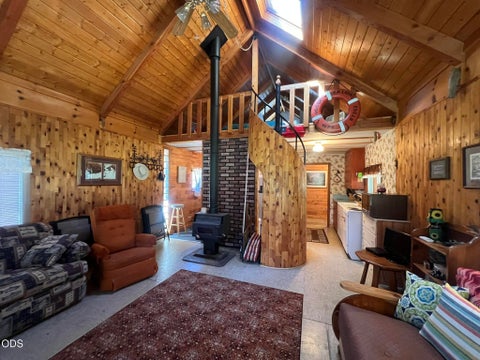 Tiny photo for 46929 Glendale Street, Chiloquin, OR 97624 (MLS # 220226854)